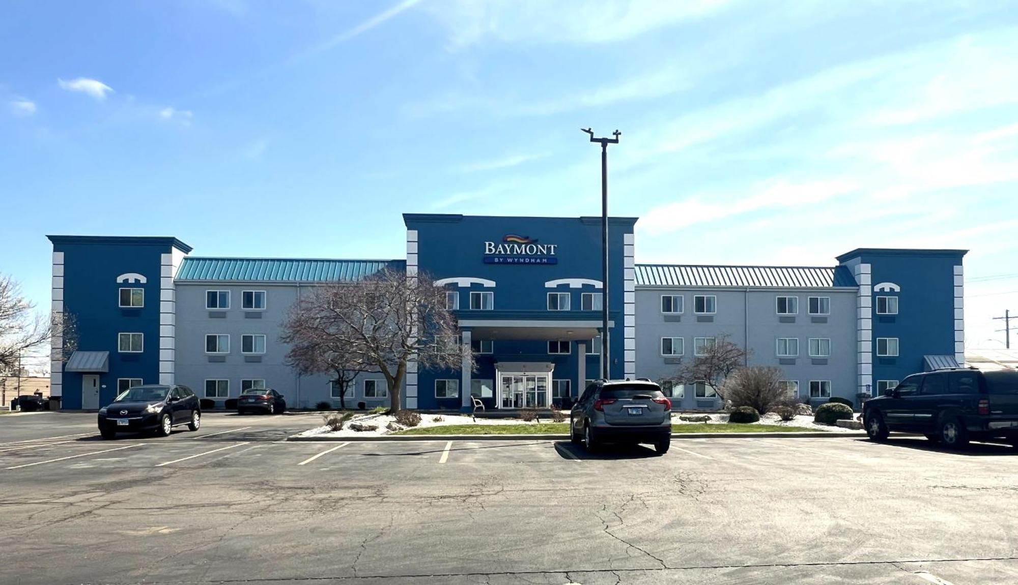 Baymont By Wyndham Litchfield Hotel Exterior photo