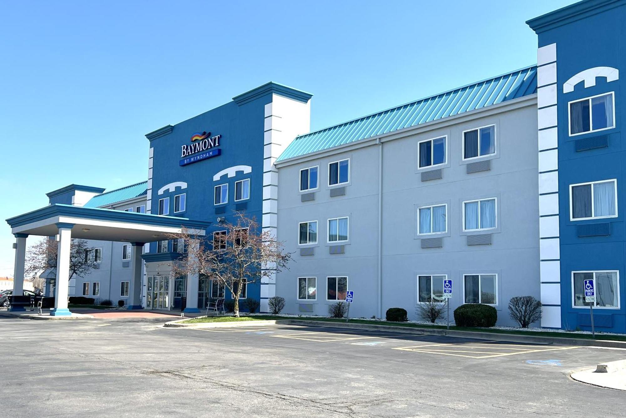 Baymont By Wyndham Litchfield Hotel Exterior photo