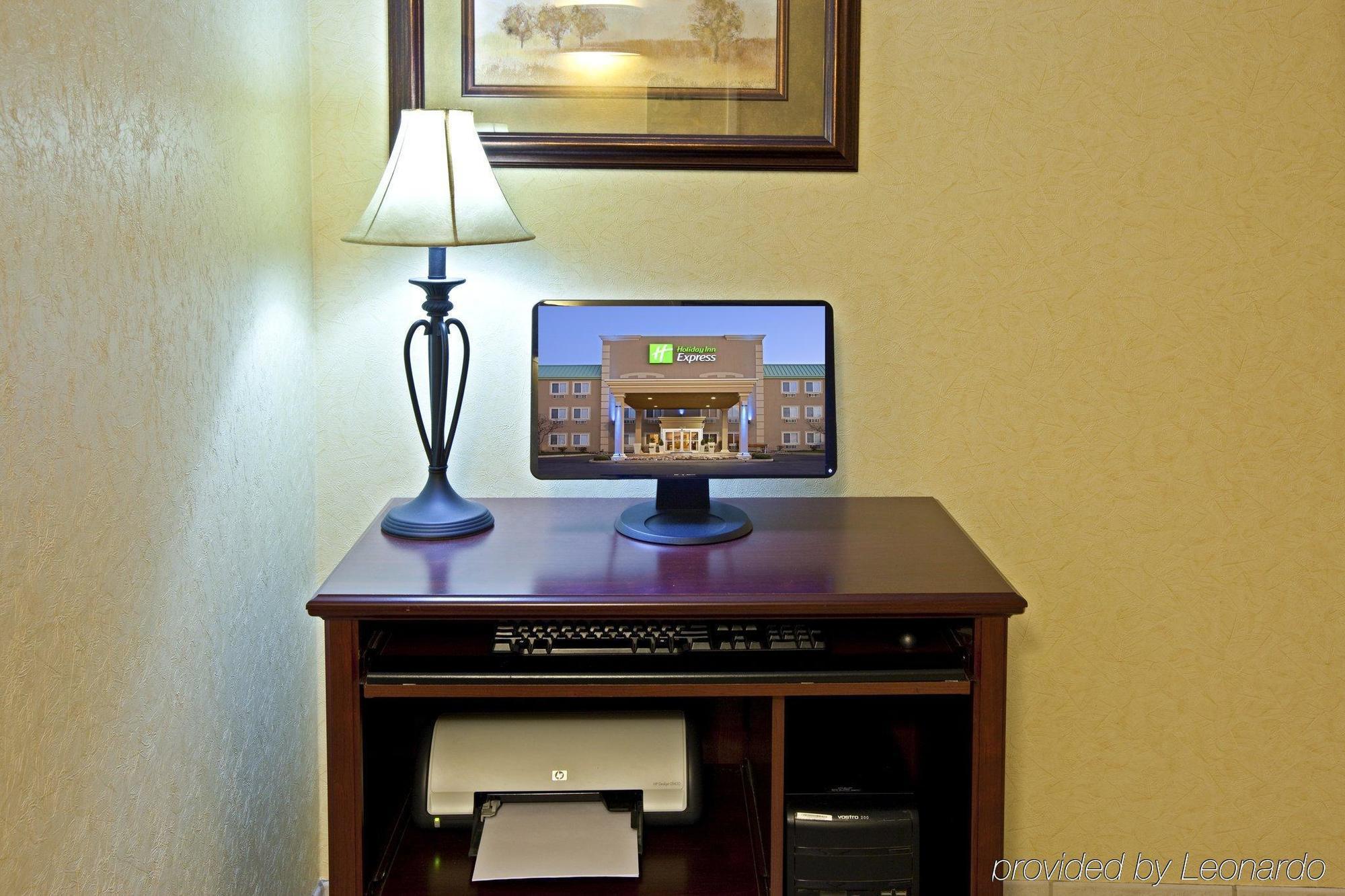 Baymont By Wyndham Litchfield Hotel Facilities photo